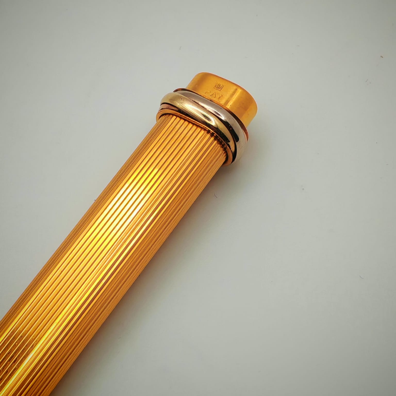 قلم جاف فاخر Must de Cartier Vendôme – إصدار نادر مذهّب 🇫🇷