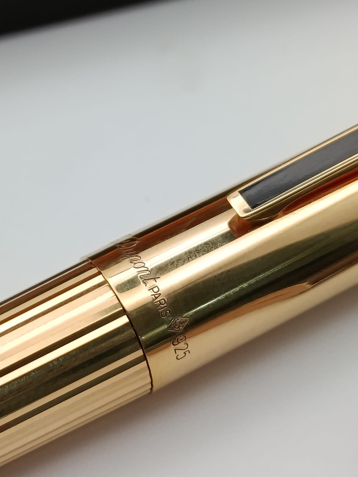 قلم ديبون (S.T. Dupont) فاخر - ريشة ذهب عيار 18 وفضة استرلينية 925 مطلية بالذهب