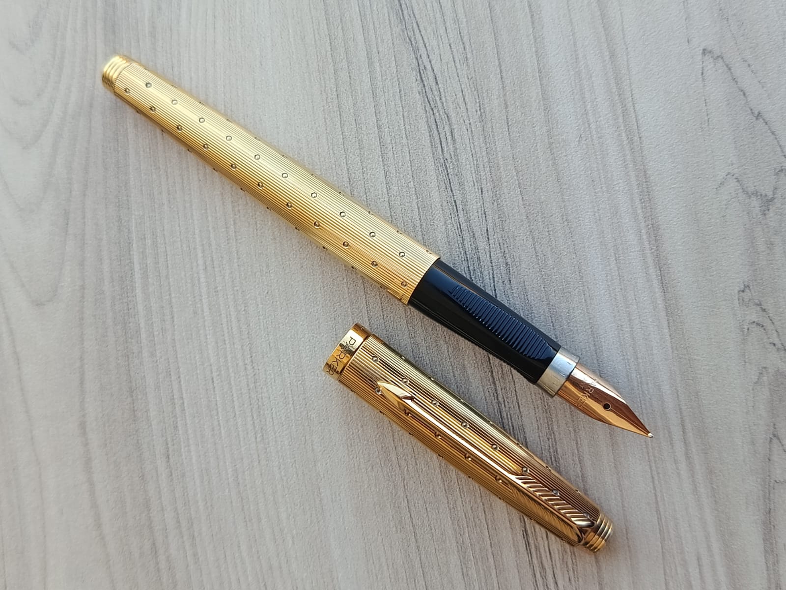 قلم حبر ريشة باركر 75 (Parker 75) فاخر مطلي بالذهب - صنع في فرنسا
