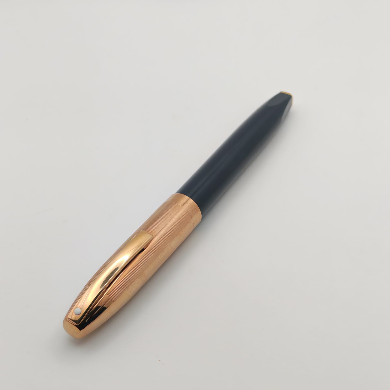 Sheaffer Imperial Touchdown – قلم فاخر ريشة ذهب 14K رمادي  وذهبي