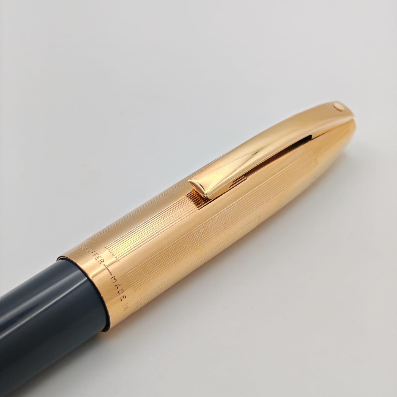 Sheaffer Imperial Touchdown – قلم فاخر ريشة ذهب 14K رمادي  وذهبي