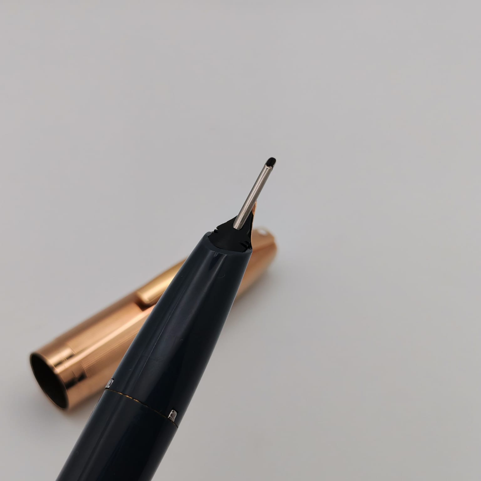 Sheaffer Imperial Touchdown – قلم فاخر ريشة ذهب 14K رمادي  وذهبي