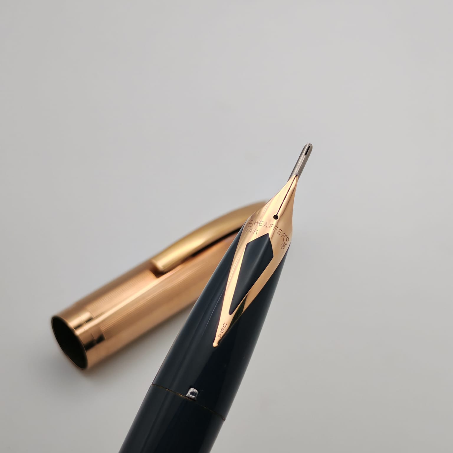 Sheaffer Imperial Touchdown – قلم فاخر ريشة ذهب 14K رمادي  وذهبي