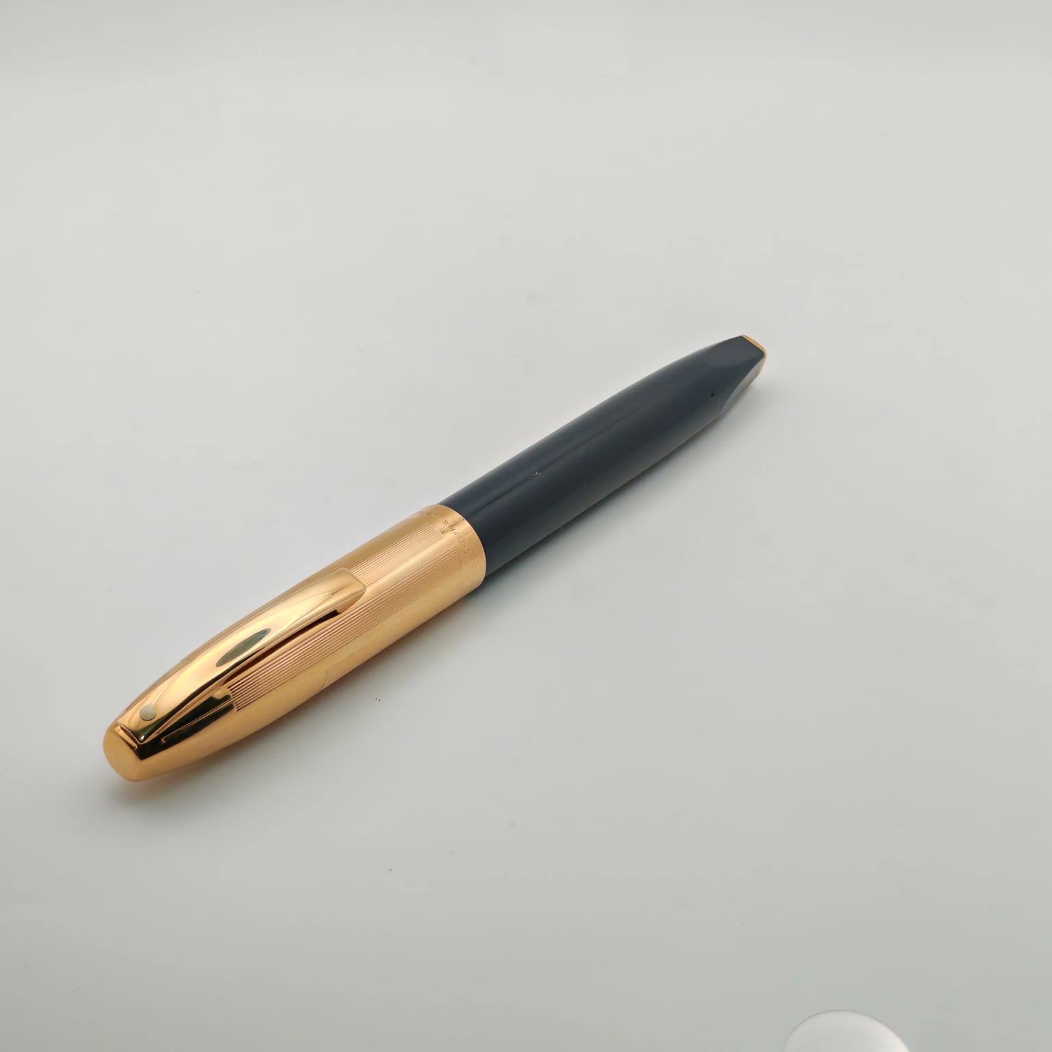 Sheaffer Imperial Touchdown – قلم فاخر ريشة ذهب 14K رمادي  وذهبي