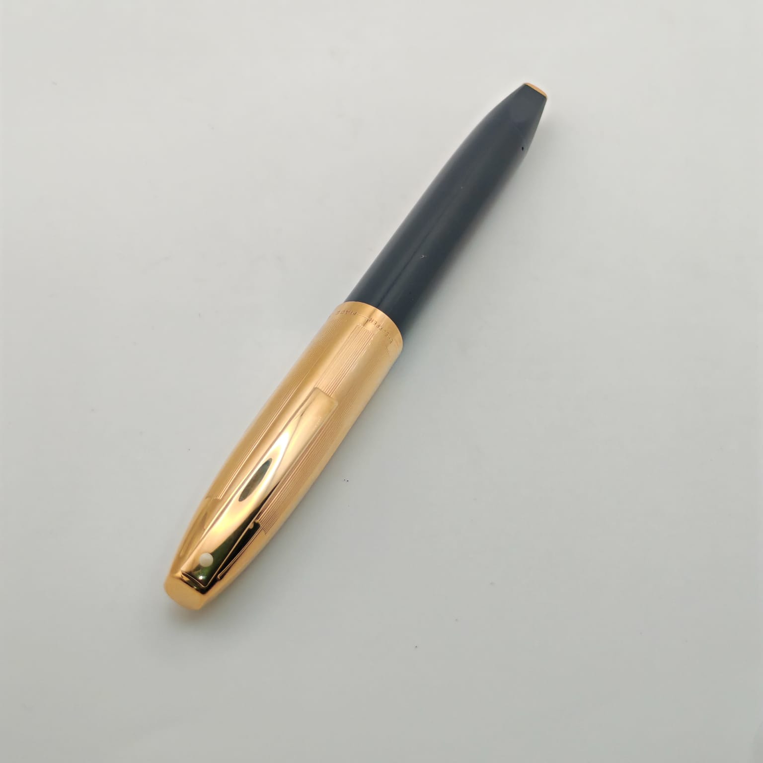 Sheaffer Imperial Touchdown – قلم فاخر ريشة ذهب 14K رمادي  وذهبي