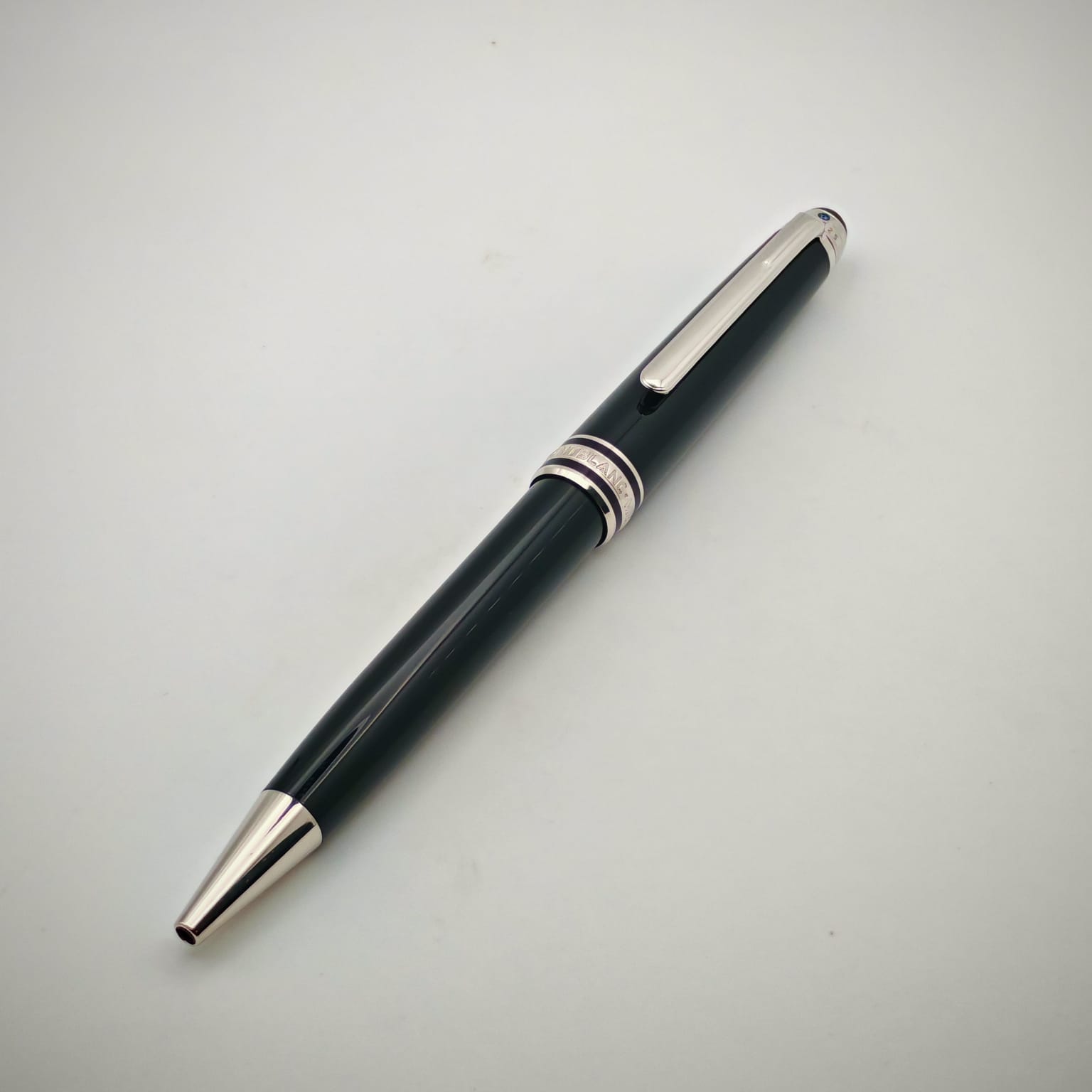 Montblanc 144 UNICEF Edition Pen – Black with palladium rings and a blue stone on top of the clip